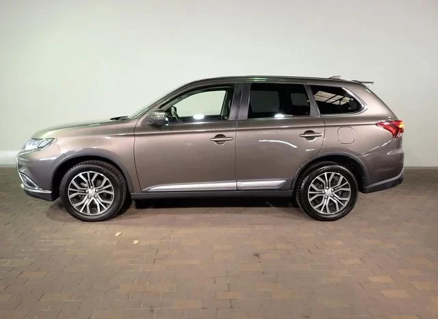 2018 MITSUBISHI OUTLANDER READY FOR IMPORT TO KENYA full