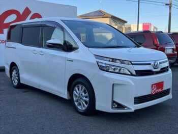 2018 TOYOTA VOXY HYBRID V READY FOR IMPORT TO KENYA