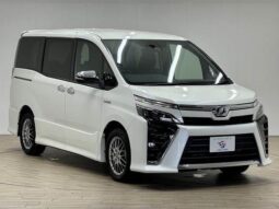 2018 TOYOTA VOXY HYBRID ZS READY FOR IMPORT TO KENYA full