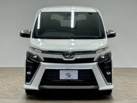 2018 TOYOTA VOXY HYBRID ZS READY FOR IMPORT TO KENYA