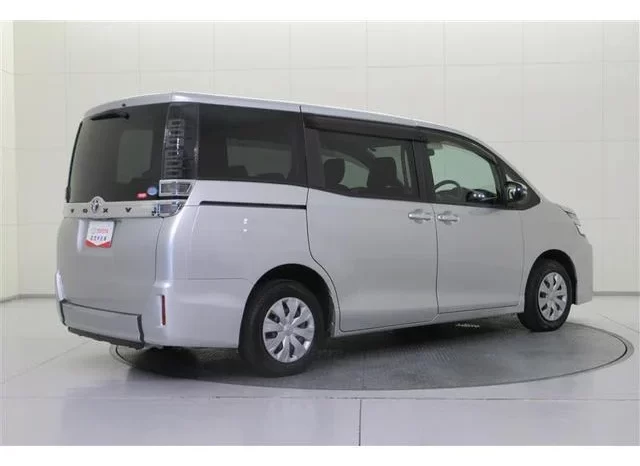 2018 TOYOTA VOXY READY FOR IMPORT TO KENYA full