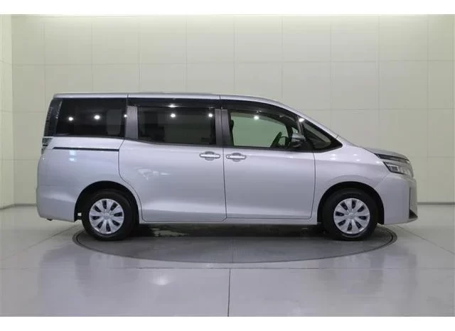 2018 TOYOTA VOXY READY FOR IMPORT TO KENYA full