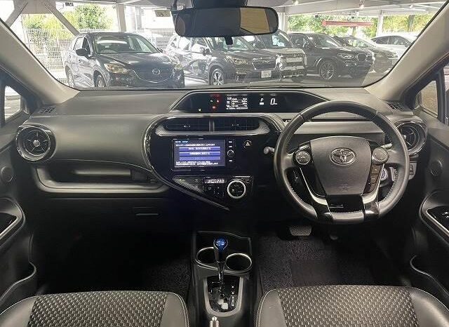 2018 TOYOTA AQUA CROSSOVER FOR SALE IN KENYA full