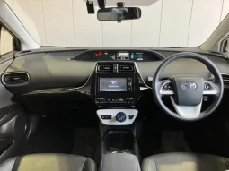 2018 TOYOTA PRIUS S TOURING SELECTION FOR SALE IN NAIROBI KENYA full