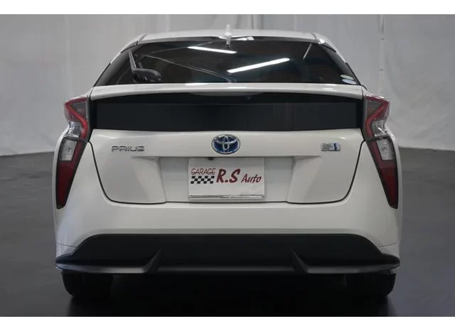 2018 TOYOTA PRIUS FOR SALE IN KENYA full