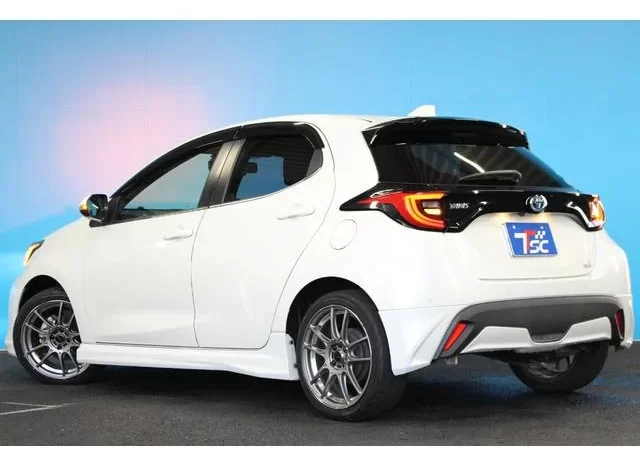 2020 TOYOTA YARIS HYBRID Z FOR SALE IN KENYA full