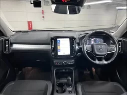 2018 VOLVO XC40 T4 AWD MOMENTUM FOR SALE IN NAIROBI KENYA full