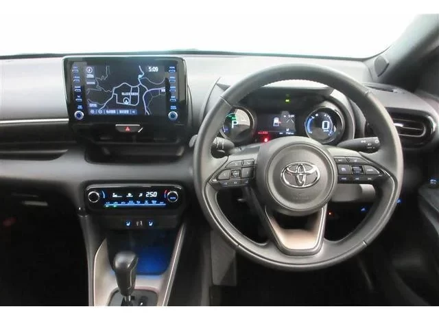 2021 TOYOTA YARIS HYBRID Z FOR SALE IN KENYA full