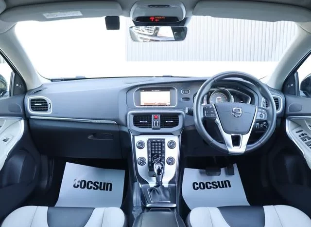2019 VOLVO V40 CROSS COUNTRY D4 SUMMUM FOR SALE IN KENYA full