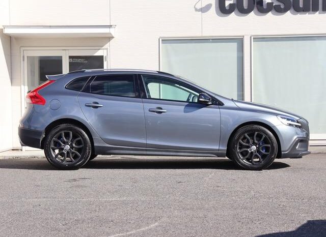 2019 VOLVO V40 CROSS COUNTRY D4 SUMMUM FOR SALE IN KENYA full