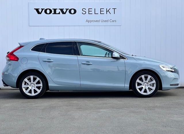 2019 VOLVO V40 T3 CLASSIC EDITION FOR SALE IN NAIROBI KENYA full