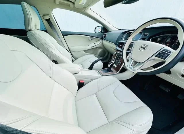 2019 VOLVO V40 T3 CLASSIC EDITION FOR SALE IN NAIROBI KENYA full