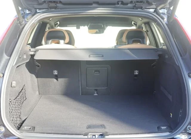 2018 VOLVO XC60 T5 AWD MOMENTUM FOR SALE IN KENYA full