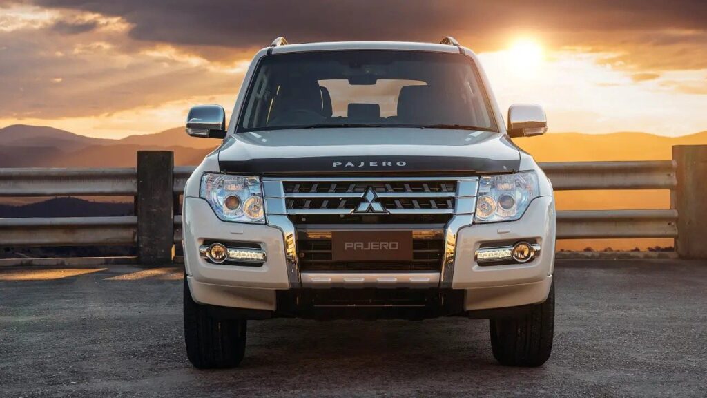 Mitsubishi Pajero Front end