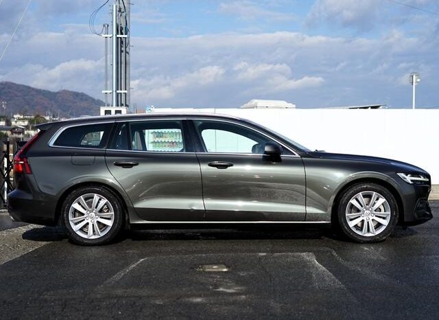 2018 VOLVO V60 T5 MOMENTUM FOR SALE IN KENYA full