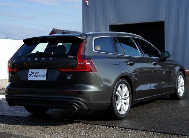 2018 VOLVO V60 T5 MOMENTUM FOR SALE IN KENYA full