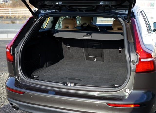 2018 VOLVO V60 T5 MOMENTUM FOR SALE IN KENYA full