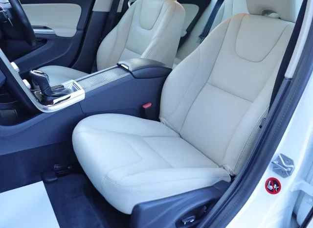 2018 VOLVO V60 D4 CLASSIC FOR SALE IN KENYA full