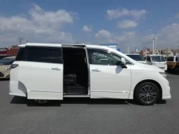 2018 NISSAN ELGRAND 250HIGHWAY STAR For Sale In Kenya full