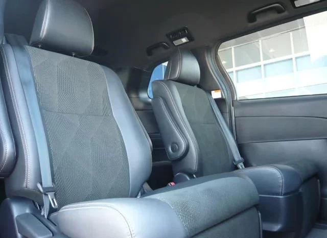2018 TOYOTA ESTIMA FOR SALE IN KENYA full