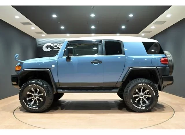 2018 TOYOTA FJ CRUISER OFFROAD PACKAGE FOR SALE IN KENYA full