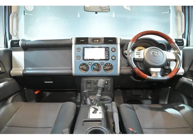 2018 TOYOTA FJ CRUISER OFFROAD PACKAGE FOR SALE IN KENYA full