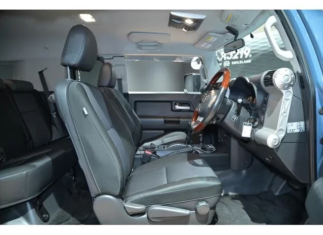 2018 TOYOTA FJ CRUISER OFFROAD PACKAGE FOR SALE IN KENYA full
