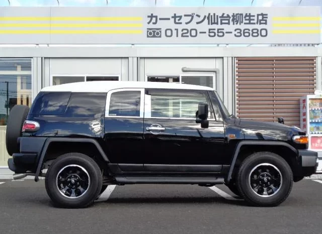 2018 TOYOTA FJ CRUISER BLACK COLOR PACKAGE FOR SALE IN KENYA full