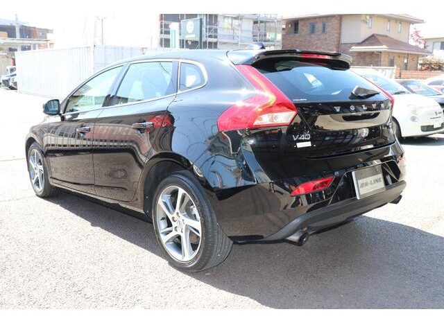 2018 Volvo V40 For Sale in Kenya full