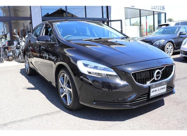 2018 Volvo V40 For Sale in Kenya full