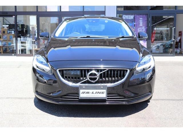 2018 Volvo V40 For Sale in Kenya full