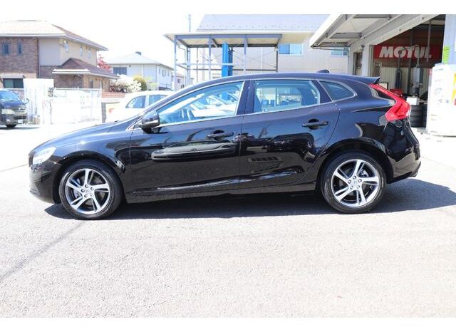 2018 Volvo V40 For Sale in Kenya full