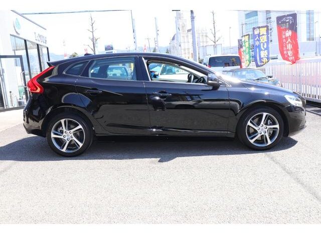 2018 Volvo V40 For Sale in Kenya full