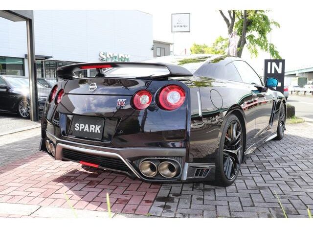 2019 NISSAN GT-R  FOR SALE IN KENYA full