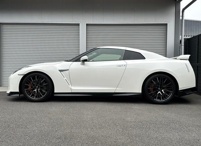 NISSAN GT-R PREMIUM EDITION 2019 FOR SALE IN KENYA full