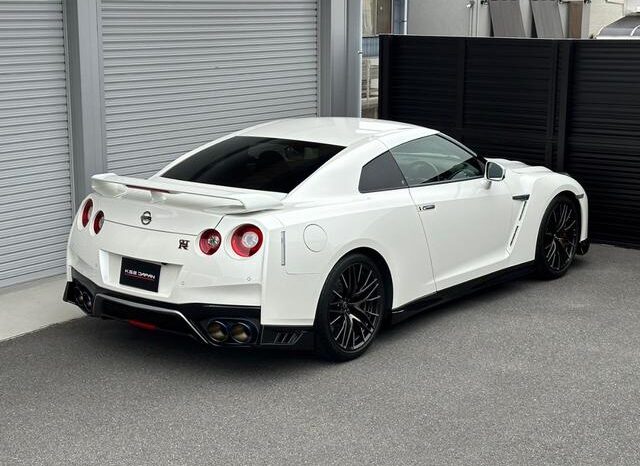 NISSAN GT-R PREMIUM EDITION 2019 FOR SALE IN KENYA full