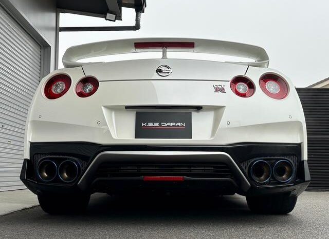 NISSAN GT-R PREMIUM EDITION 2019 FOR SALE IN KENYA full