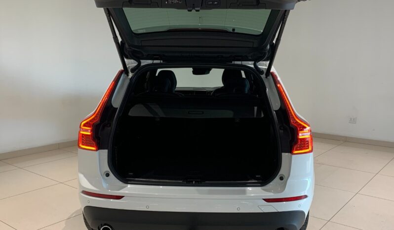 2020 Volvo XC60 D4 Momentum full