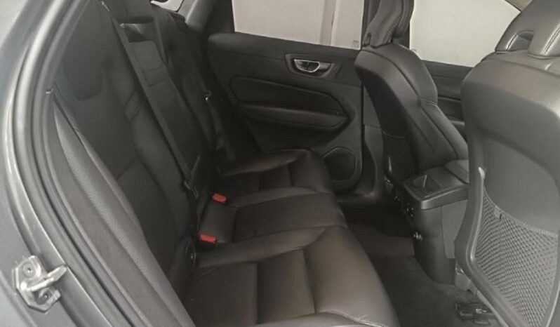 2020 Volvo XC60 T5 Momentum full