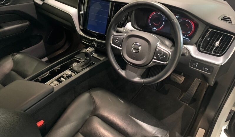 2020 Volvo XC60 D4 Momentum full